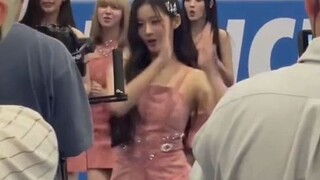 Xue Yun dances love dive