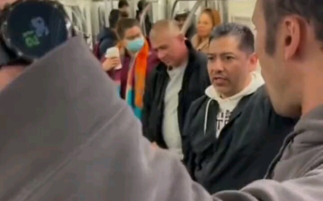 Chàng trai Hà Nam tung một pha xử lý cực “chất”, Tây ngay lập tức chịu thua, xuống xe, trước khi rời