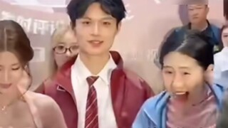 Tương tác với Vương Y Nhân + nhảy bài KNOW ABOUT ME của Yao trong cùng một khung hình. Từ pd48 đến g