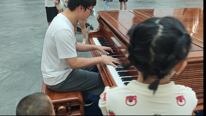 เมื่อคุณเล่นพูลฤดูร้อนที่พิพิธภัณฑ์ศิลปะกว่างโจว