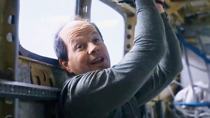 Mark Wahlberg and Mel Gibson team up as directors! The Chinese trailer for the 2025 thriller-action 