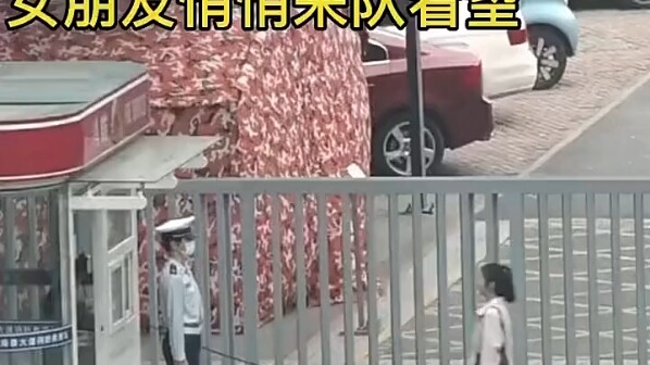 Relief guard brother: Oh dear, standing guard means enduring such suffering.