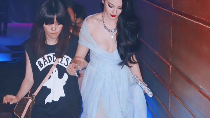 “姐姐放弃少女风好嘛！早期街拍完全是千颂伊本伊呀！”