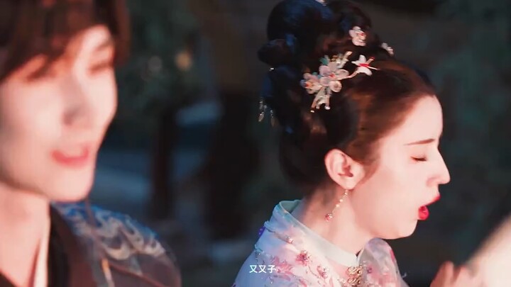 ทั้งสองคนหาวิธีกำจัดอีกฝ่ายอยู่ทุกวัน แต่แล้วนางเอกกลับค้นพบโดยบังเอิญว่าพระเอกนี่แหละคือแสงจันทร์ใน