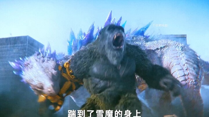 Godzilla and Kong vs. Scarred King Snow Demon—the humans nearby look like ants; the sense of intimid