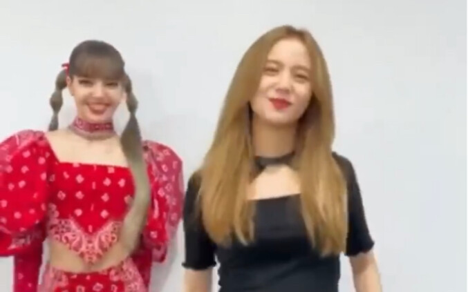 JISOO và LISA cùng nhảy LALISA! Cô gái hip-hop, tối nay fan của Moc thật sự ăn Tết rồi!