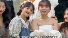 小说里我的闺蜜是女明星照进现实咯，谭松韵参加朋友婚礼送祝福 "谭松韵  "沈月