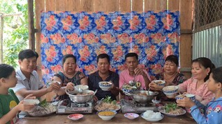 Đang Đói Bụng Mà Gặp Nồi Bún Riêu Cua Đồng Mẹ Làm Chắc Ăn Phải 2 Tô | TKQ & Family T1020