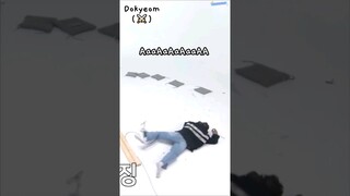 another peaceful day of seventeen playing the vr game 🤣 #GOING_SVT