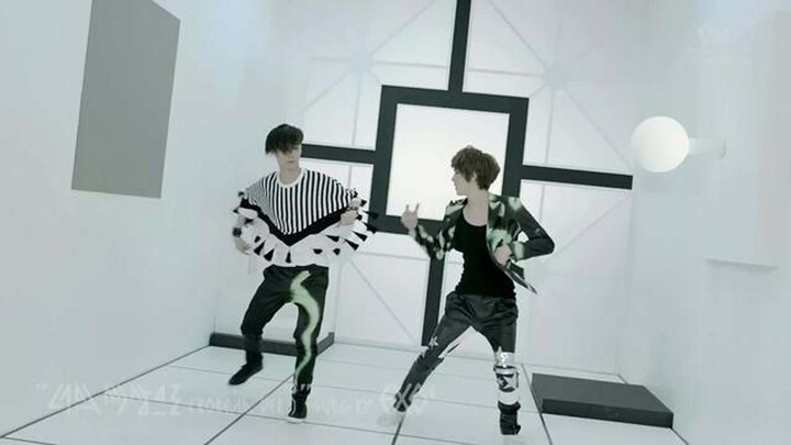 Video promosi debut EXO Wu Shixun dan Zhang Yixing, dua kakak laki-laki yang pandai menari berdiri b