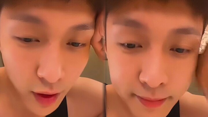 Lay mentioned EXO’s new song “Cream Soda” during his livestream: “It’s seriously awesome!”