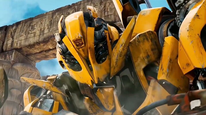 Trước hết, bạn phải biết rằng anh ta là một trinh sát, và sau đó mới là một chiến binh!