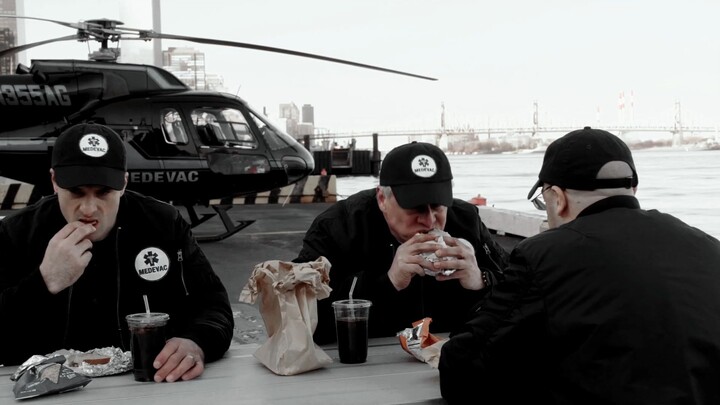 Mọi người mượn máy bay tí nhé, nếu không nói gì thì coi như các bạn đồng ý rồi nha!