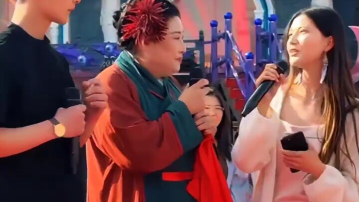 "The beautiful girl directly calls out the boys on stage and even gives them pocket money"
