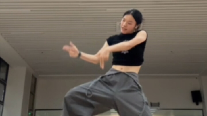 ฉันสนุกกับการเต้นมากจริงๆ 🔥เพลงใหม่ Killin' It Girl ของ JHope สำหรับการคัมแบ็ค
