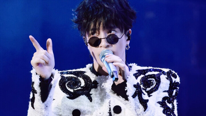 “Sudah kukatakan jangan ubah lagu Xue Zhiqian, kalau diubah begitu, dia benar-benar akan menyanyikan