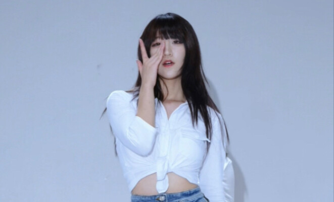 【البكاء - نجمي】لي هياو إن تبكي بشدة أثناء الاستماع إلى الأغنية لأنها تذكرتني