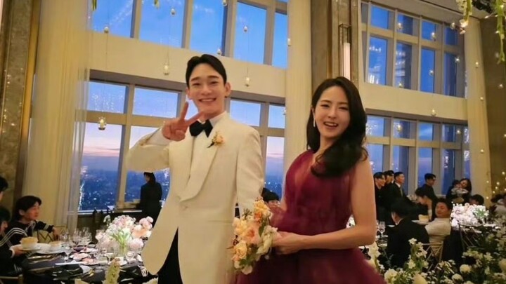 Kim Jong Dae melangsungkan pernikahannya, semua anggota EXO hadir! Semoga kamu selalu bahagia.