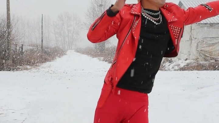 Tarian retro di tengah salju