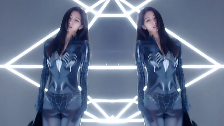 Miao Xiaoqi & Spider-Man “Ngebut Kereta” 54