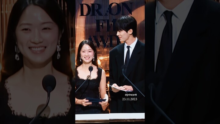 The first time they met in 59th Beaksang Arts Award  😍😍  #byeonwooseok #kimhyeyoon #lovelyrunner