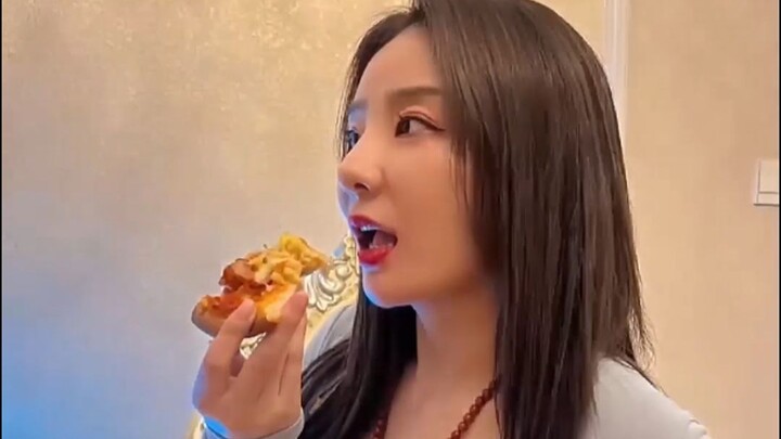 พิซซ่าบะหมี่เส้นเล็กกุ้งฝอยทุเรียนสุดยอด