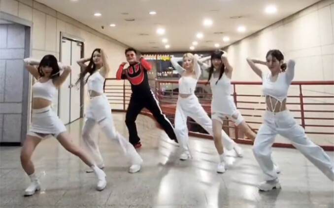 【LE SSERAFIM】J.Y.Park "Groove Back" Dance Challenge｜221120