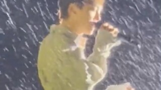 KIM JONGDAE 👑❤️ despite of heavy rain 🥺❤️