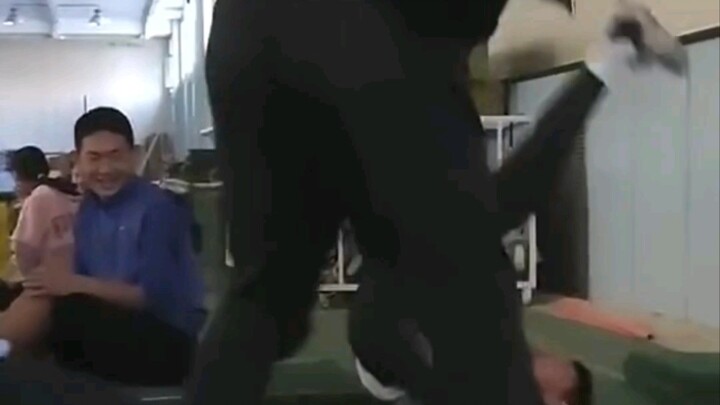 ปลดปล่อยศักยภาพของแดนซ์สตรีทออกมา พอเล่นไปเล่นมา ก็จู่ๆ มาบุกเลย