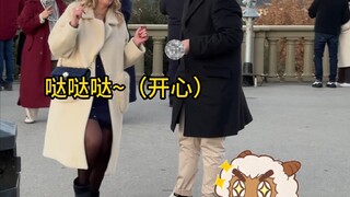 النغمة الرئيسية لـ "شي يانغ يانغ والذئب الرمادي" على الساكسفون في شوارع إيطاليا