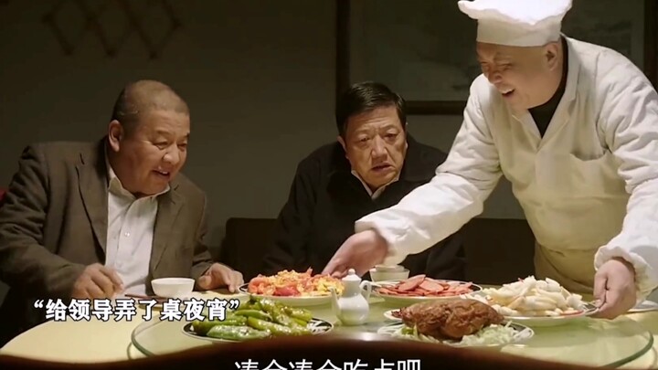 厂领导顿顿大鱼大肉，夜班工人却只吃面条，不够吃还打架！