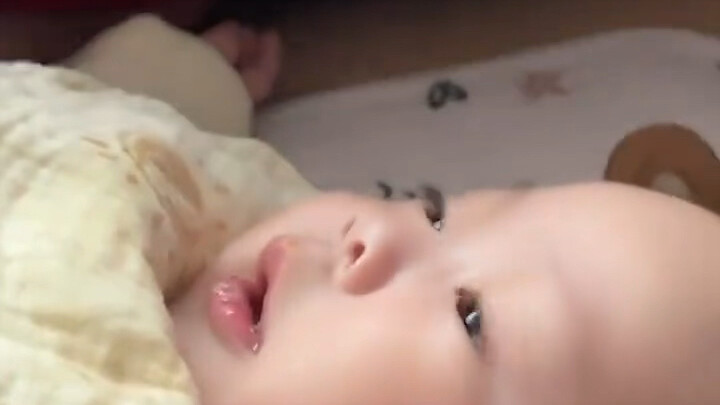 How Chinese babies and foreign babies treat their dads…