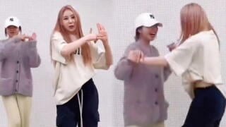 前矮人合体！李彩演 x 曺柔理Knock新歌挑战！