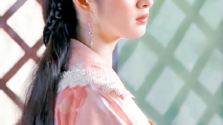 Everyone’s trying to redeem the second female lead, but I just love how she plays the main female le