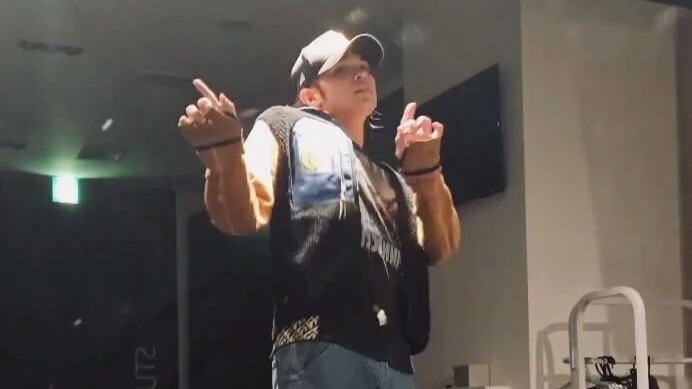 Japanese popping dancer covers likeJENNIE, perfectly syncing every move to the beat!