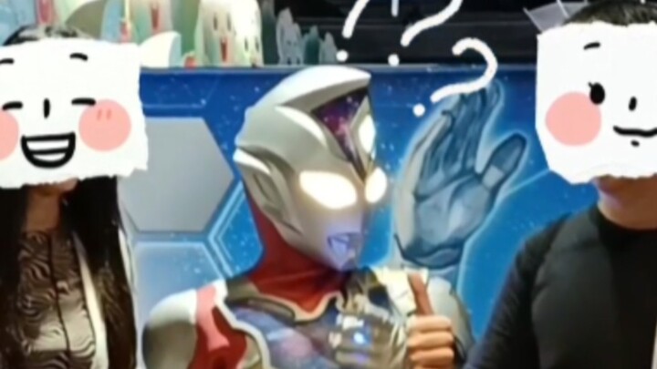 เดไค: หือ? ทำไมคุณถึงสูงกว่าฉัน? - -