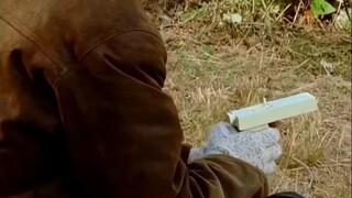 这把枪轻的像塑料