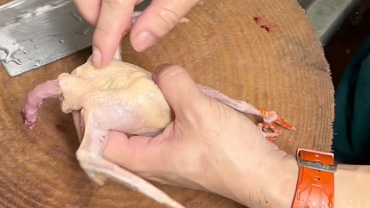 Twenty Years of Porridge Cooking: A Clay Pot Porridge Master Shares His Experience