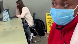 面对老师突然伸出的手，同学们会有什么反应？