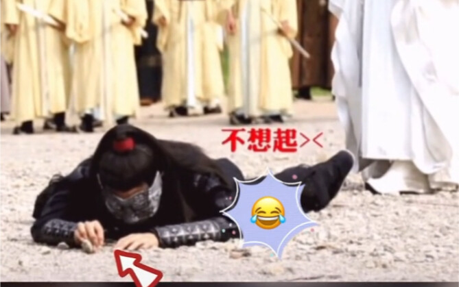 [Xiao Zhan] "Ngã" + nằm trên mặt đất và chơi trên cát
