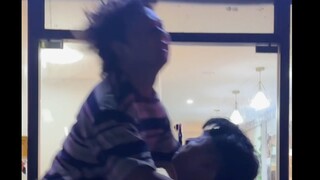 الرجل والحلاق