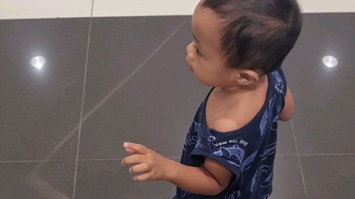 1yr old dancing baby boy.