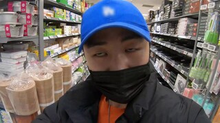 The naughty brother secretly put 1,000 cups of water in his sister's room while she was sleeping lat