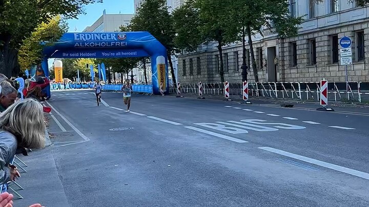 ครั้งนี้ไม่ทำให้ต้าเสียรอนาน ครึ่งแรก 70 นาที ครึ่งหลัง 68 นาที วิ่งได้ด้วยแพ็กเกจลบ