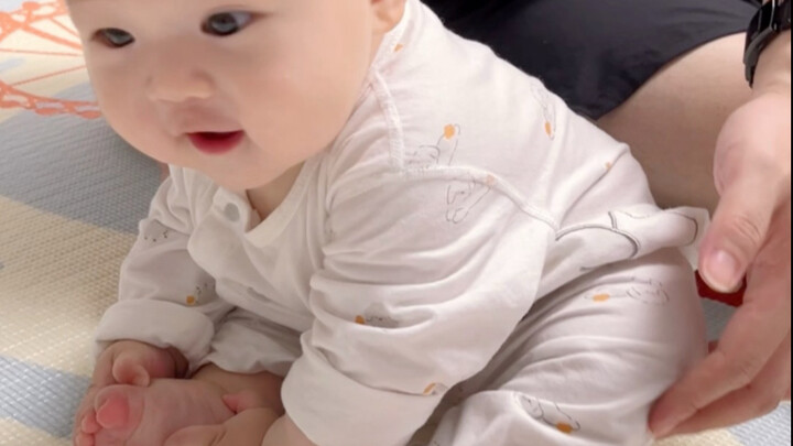 Baby just can’t express it yet, but he loves you so much. I really adore it when he clings to me—tur