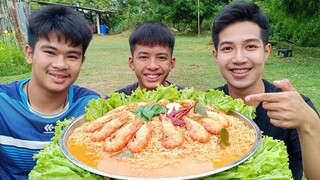 กินมาม่าต้มยำกุ้งนํ้าข้น ถาดใหญ่ใส่กุ้งแม่นํ้า ซดนํ้าอร่อยแบบเข้มข้น..