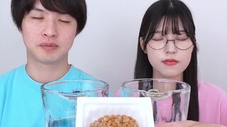 Ulasan yang menyenangkan, Dali mengobati ketidakbahagiaan.