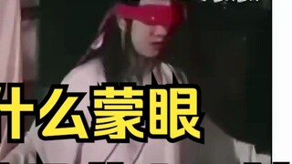 Japanese little yellow bird watched the play scene in the old domestic film and was very excited on 
