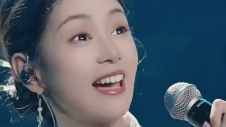 ท่วงทำนองและการออกเสียงนี้ทำให้ฉันนึกถึงคำว่า “ไข่มุกเม็ดใหญ่เม็ดเล็กหล่นลงบนถาดหยก” #เพลงพื้นบ้านสุ