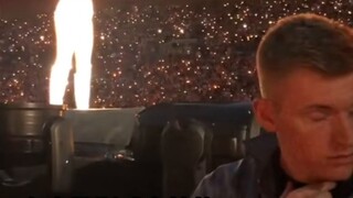Mengapa Swift bersinar begitu terang di atas panggung?